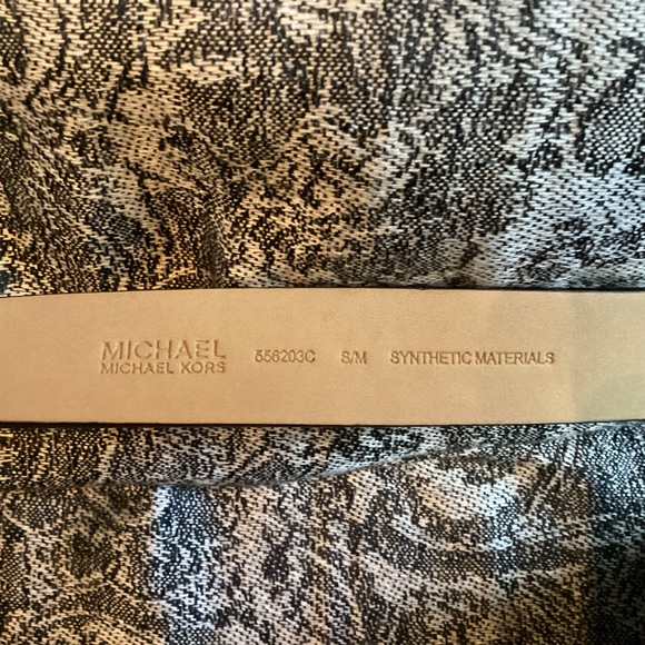 Michael Kors black/gray striped monogram belt bag NWOT - Picture 2 of 4